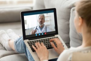 A woman speaking remotely with a dentist in Tullahoma, TN.