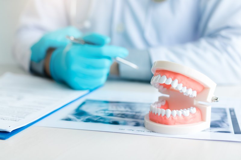 dentist discussing cost of dentures